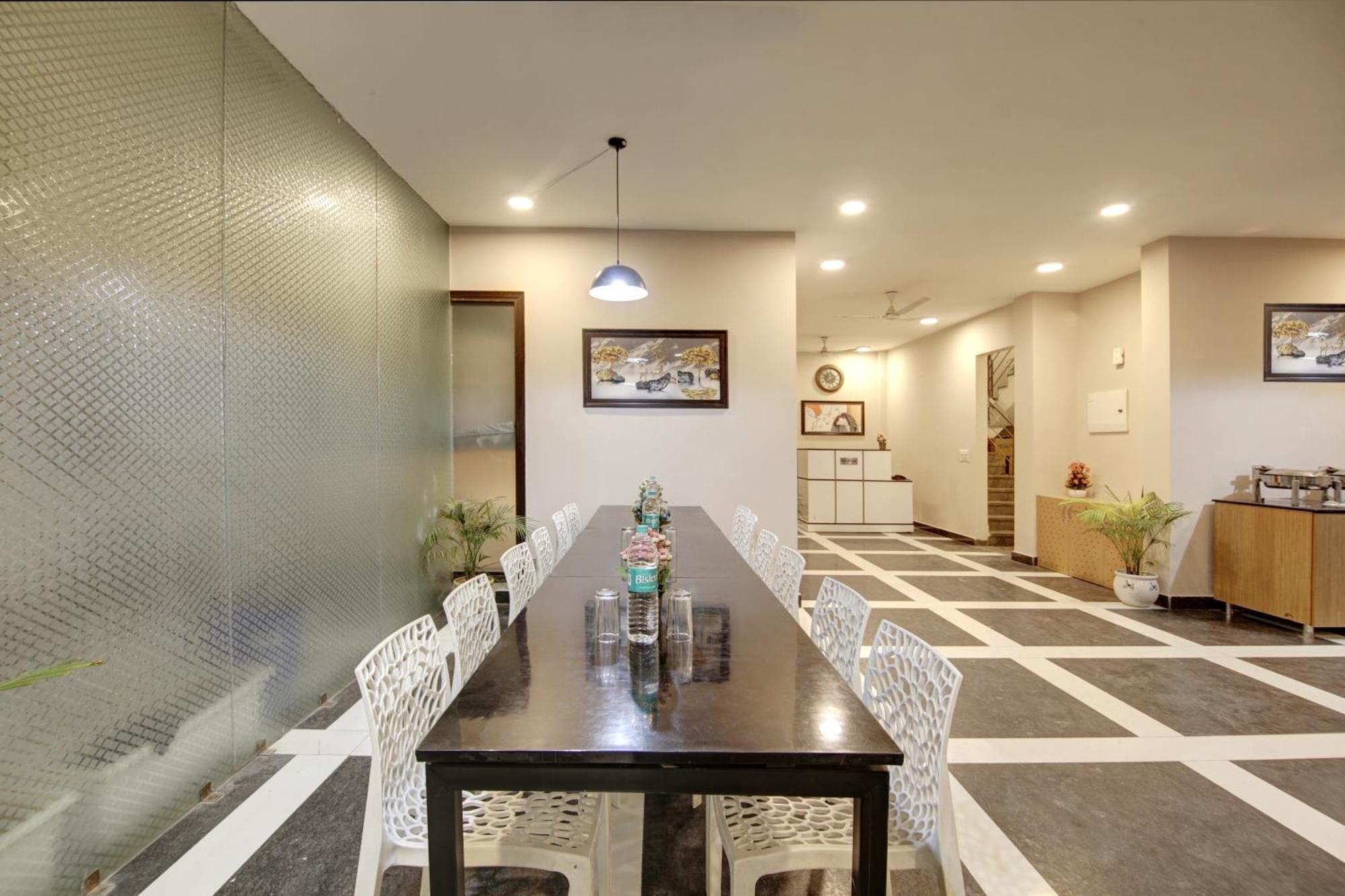 Limewood Stay - Fortis Hospital Ґурґаон Екстер'єр фото