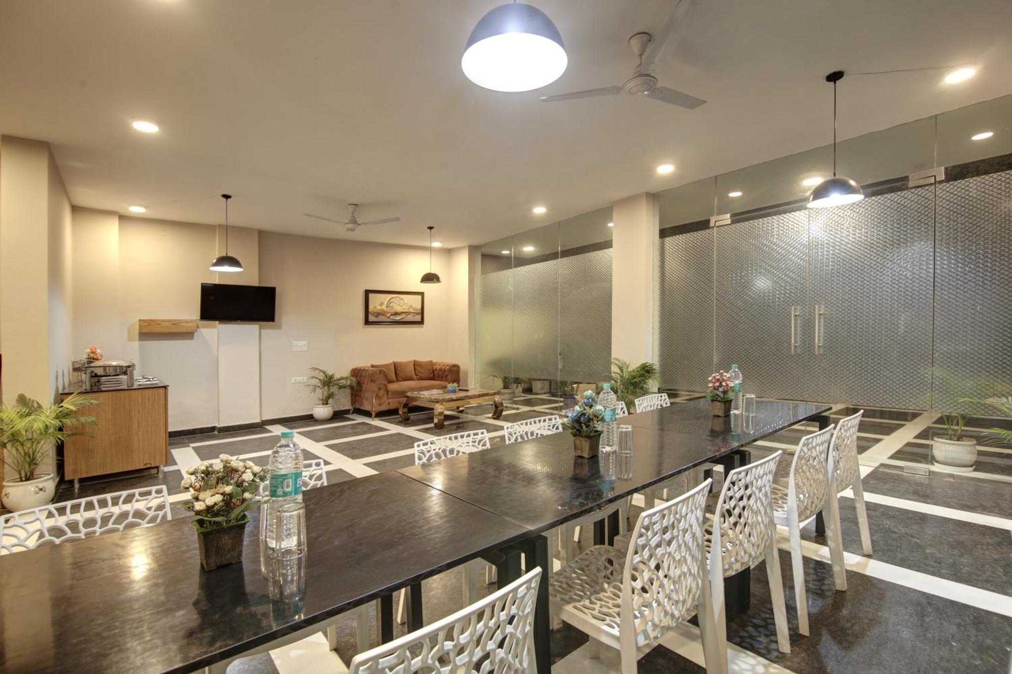 Limewood Stay - Fortis Hospital Ґурґаон Екстер'єр фото