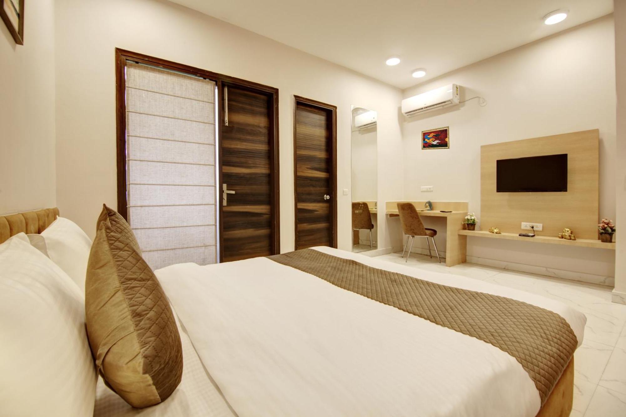 Limewood Stay - Fortis Hospital Ґурґаон Екстер'єр фото