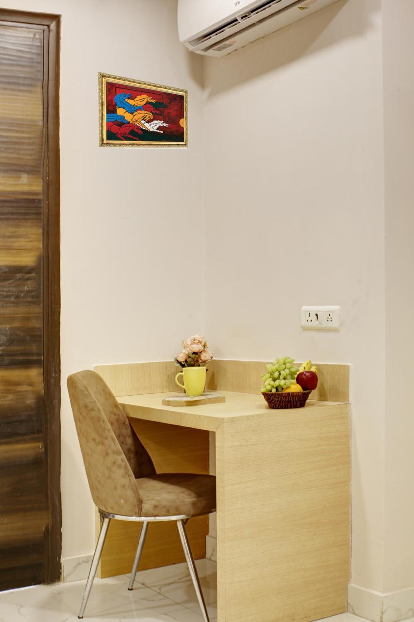 Limewood Stay - Fortis Hospital Ґурґаон Екстер'єр фото